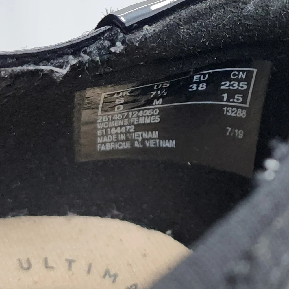 Clarks Ballet Flats 7.5 Women Gracelin Wind Black Leather Patent Cap Toe Ring